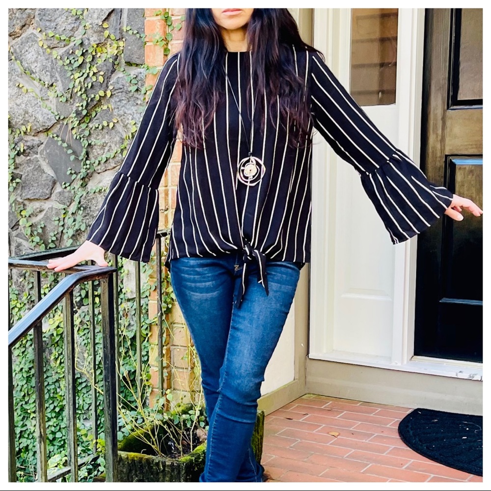 ✨LAST ONE✨Chic bell sleeves black stripes top - Picture 5 of 9
